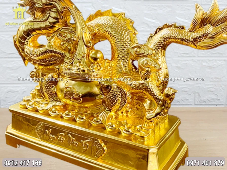 Từng họa tiết hoa văn được chăm chút tỉ mỉ, sắc nét